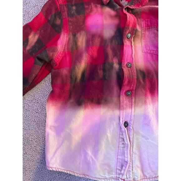 Boys' Boutique Distressed Christmas "Jingle All the Way" Red Flannel, sz S (6-7) - Picture 5 of 6